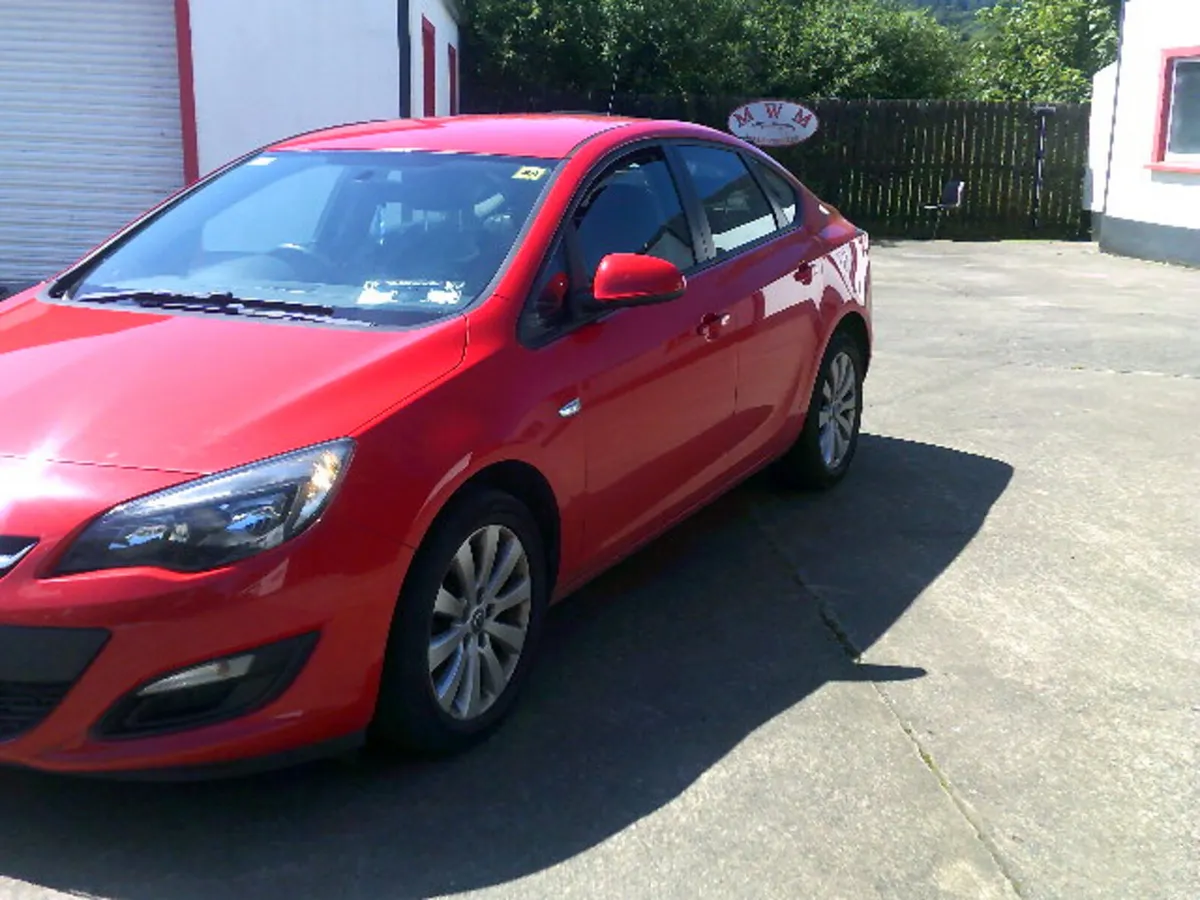 Opel Astra 2014--low miles - Image 3