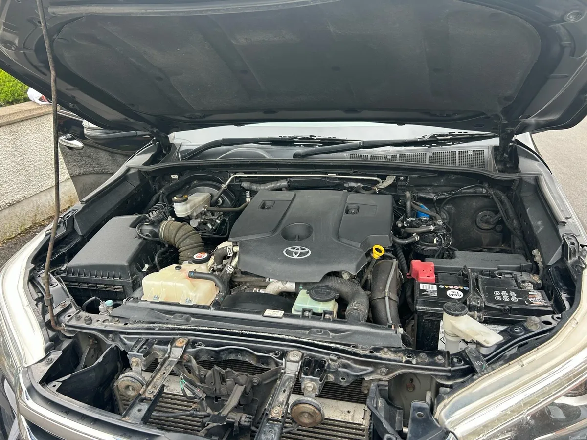 Toyota Hilux Invincible - Image 6