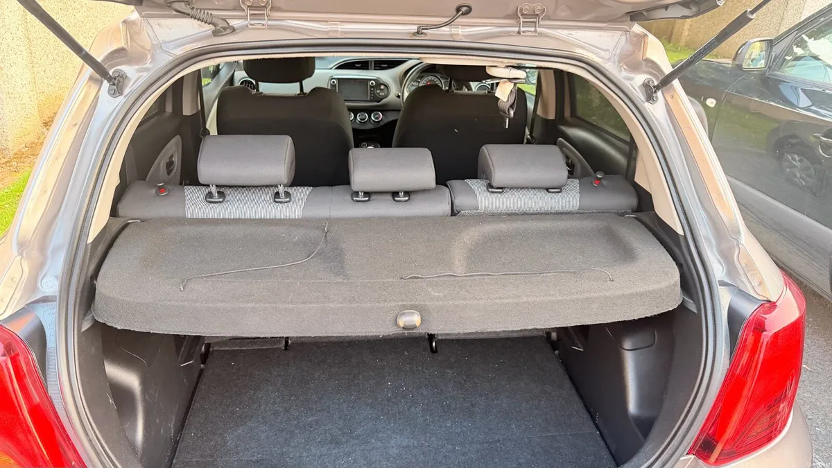 Toyota Yaris 1.0L - Image 6
