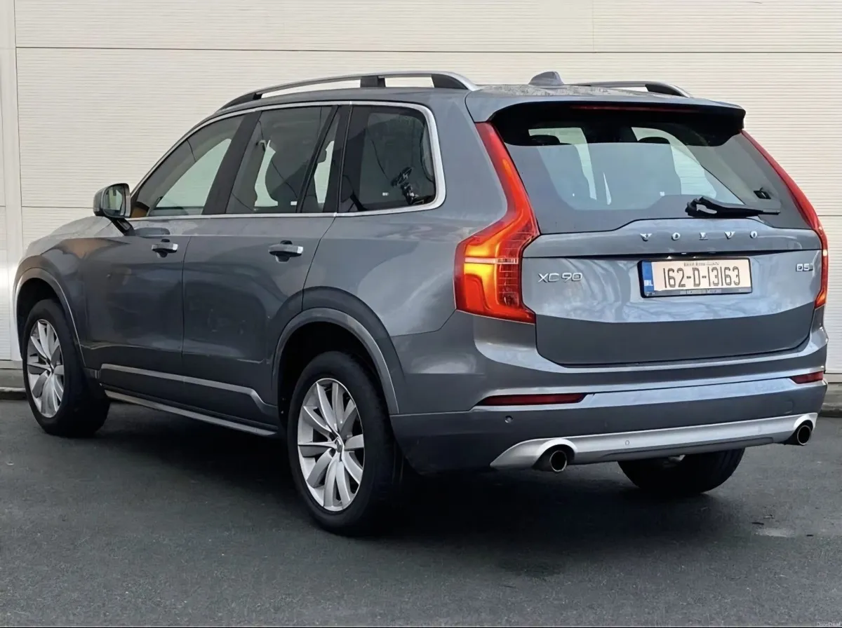 2016 Volvo XC90 D5 AWD MOMENTUM 7 SEATER - Image 4