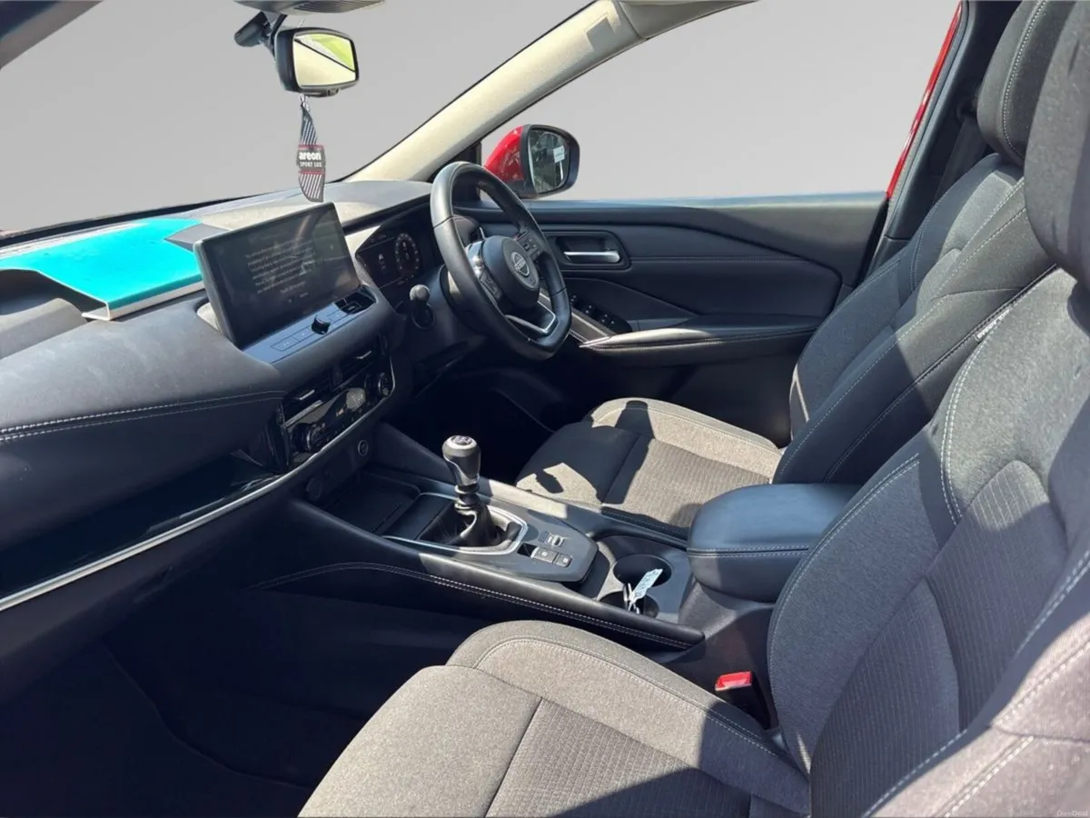 Nissan Qashqai 1.3 PET MILD HYBRID SV PREMIUM - Image 4