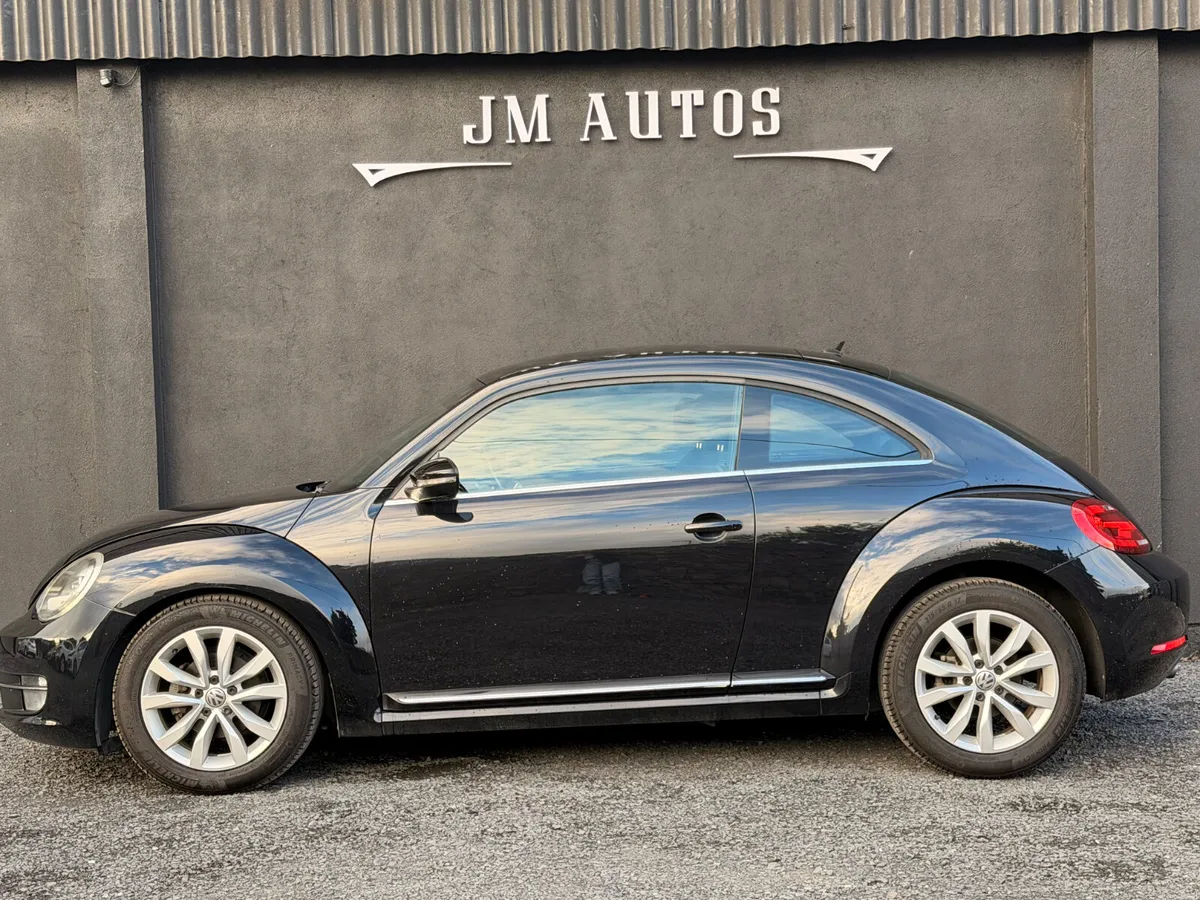 2012 VOLKSWAGEN BEETLE AUTOMATIC - Image 2