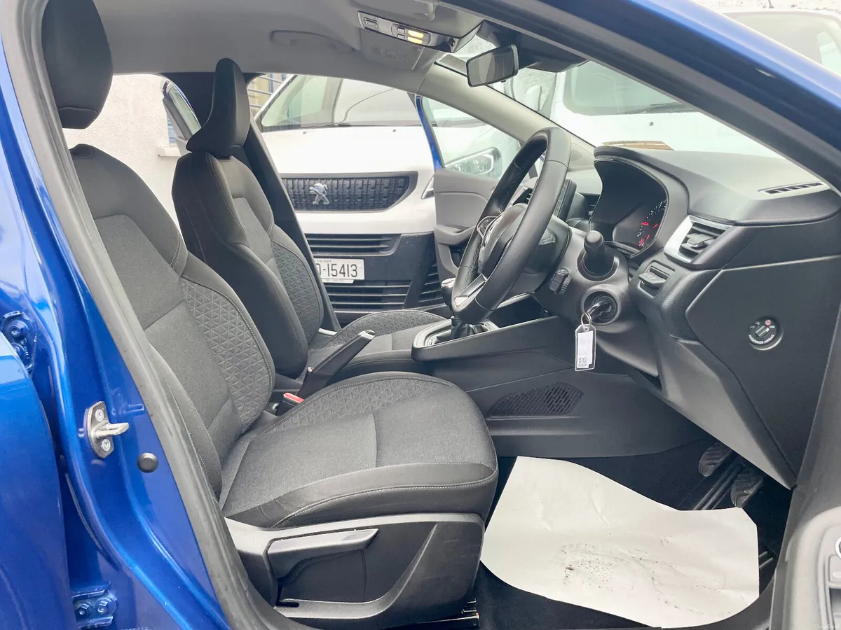 Renault Clio Equilibre 1.0TCE Petrol Manual,2023 - Image 5