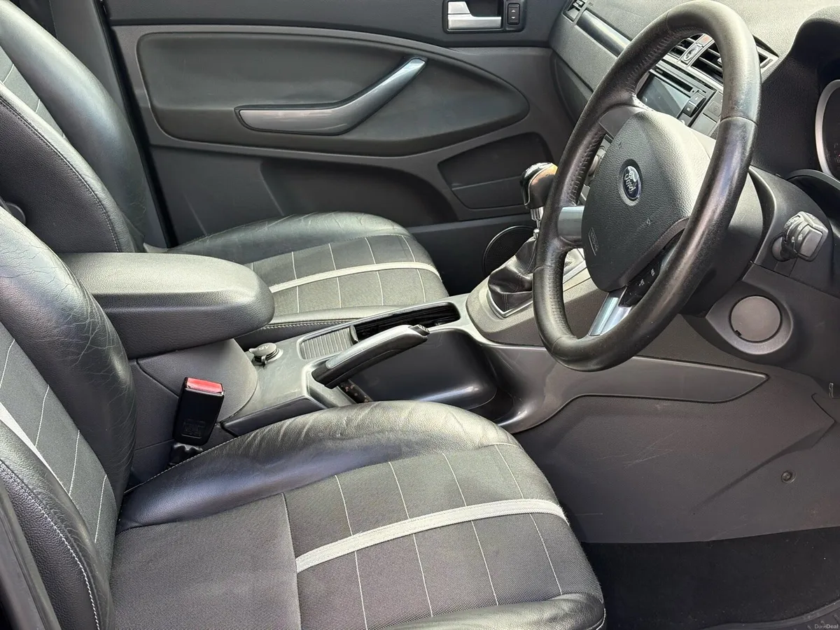 FORD KUGA 2.0 DIESEL 4*4 - Image 4