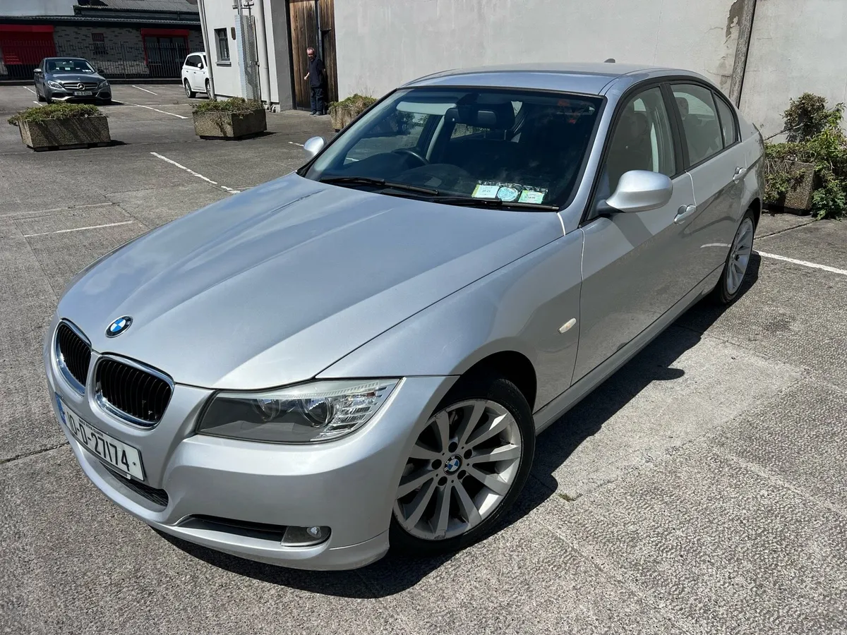 2010 BMW 318i Automatic Full Black Leather - Image 3