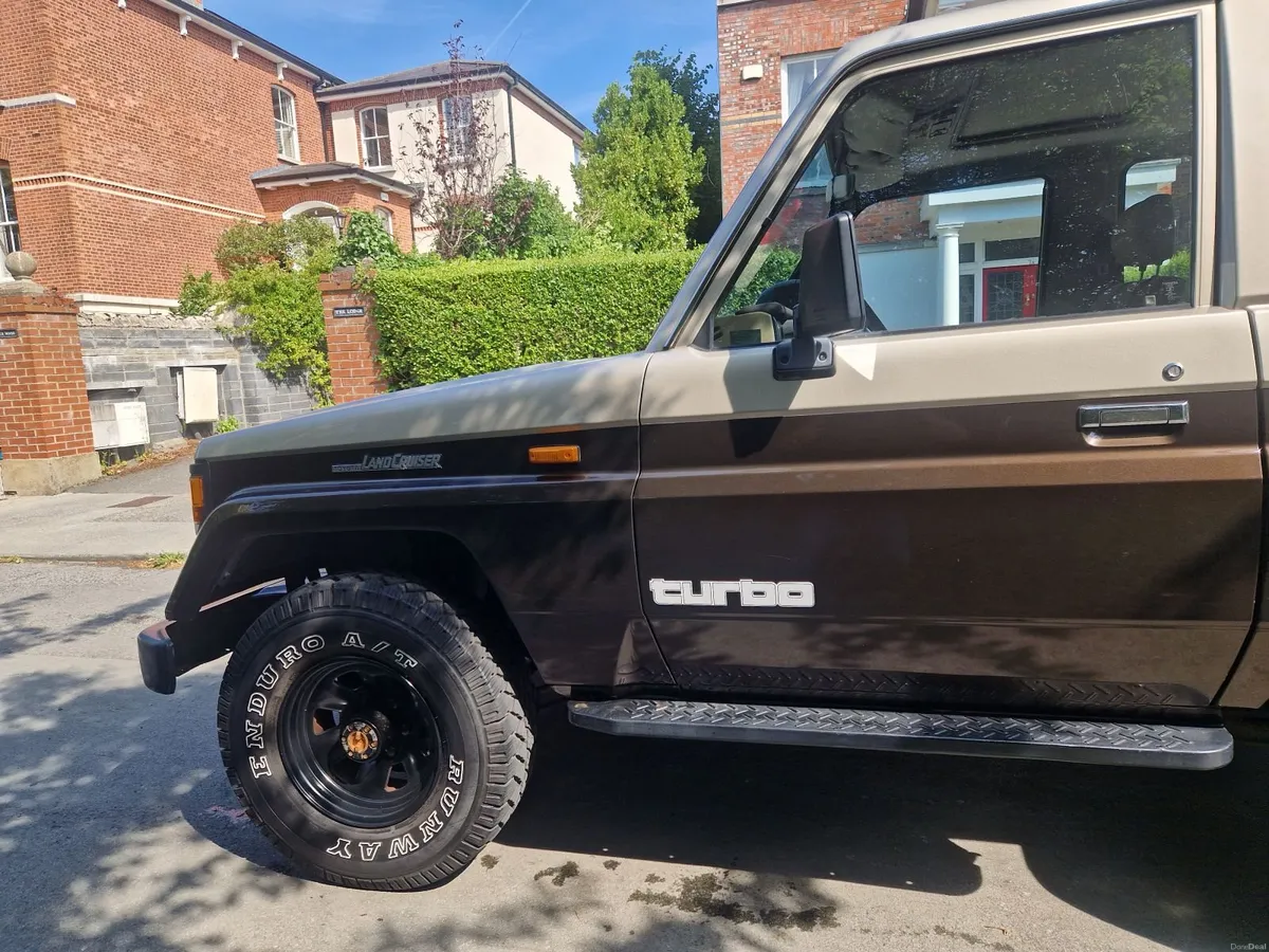Toyota Land Cruiser 1988 - Image 3