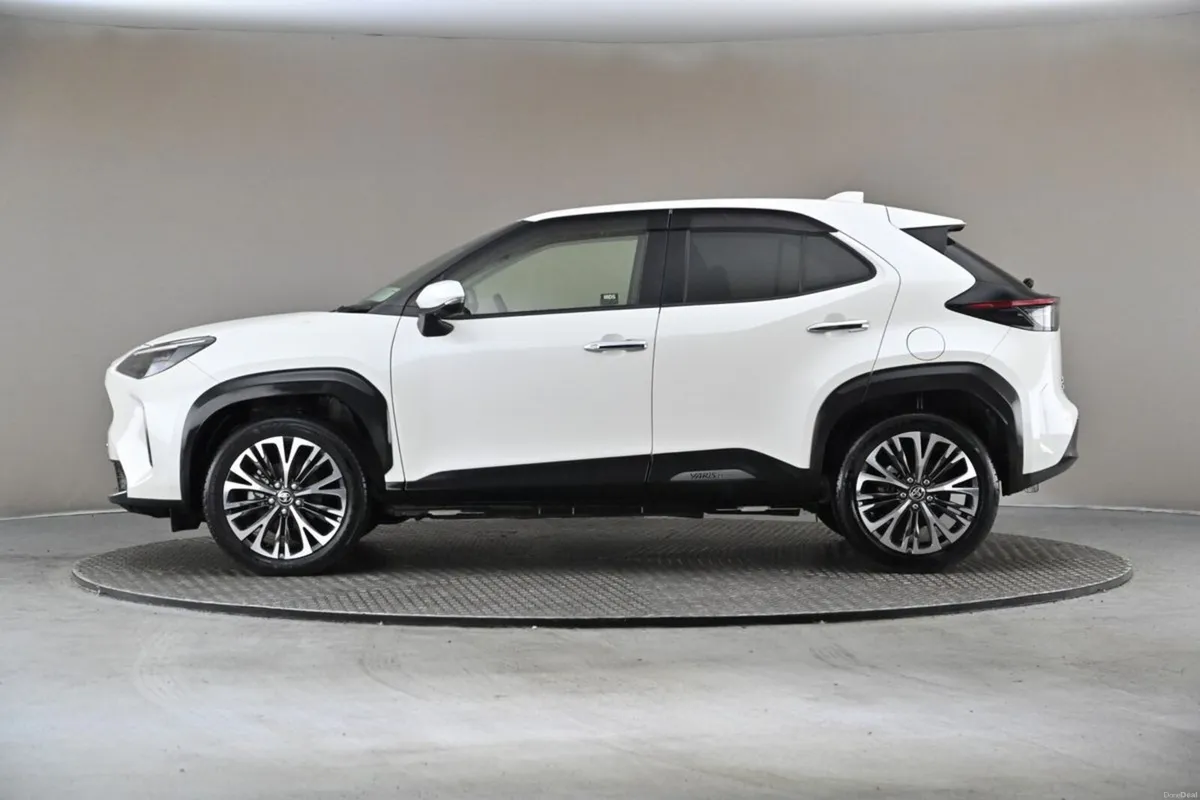 Toyota Yaris Cross 1.5 HYBRID **HALF LEATHER**360 - Image 5
