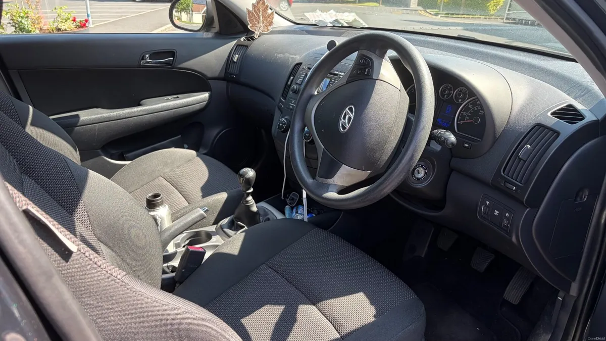 Hyundai i30 2010 - Image 2