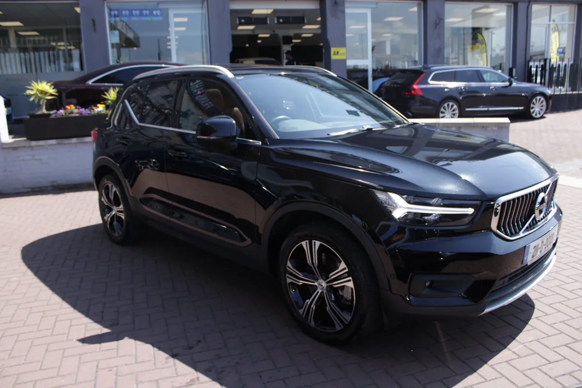 2021 VOLVO XC40 PAN-ROOF 5DR ESTATE AUTO - Image 1