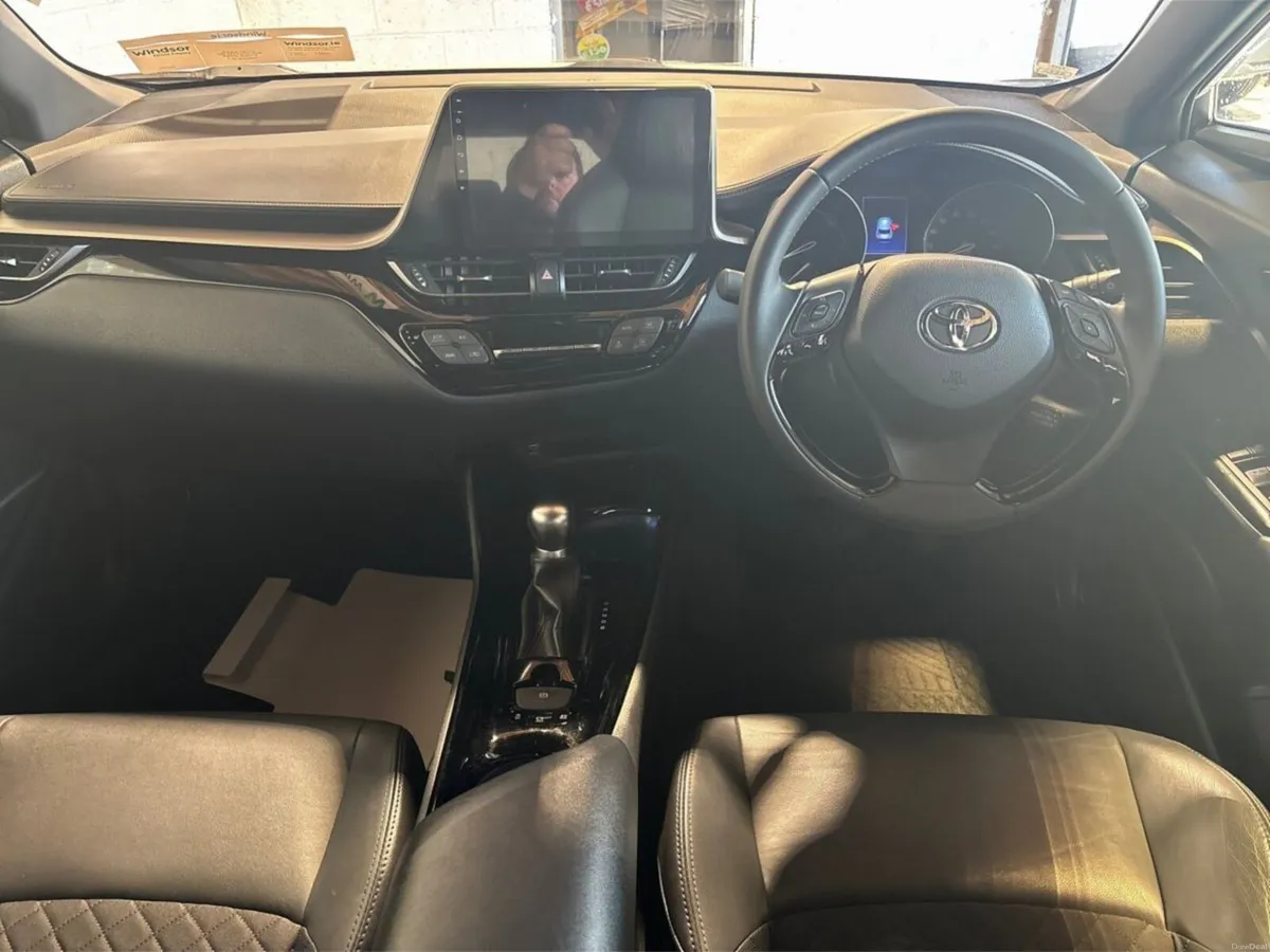Toyota C-HR 1.8 HYBRID - Image 4