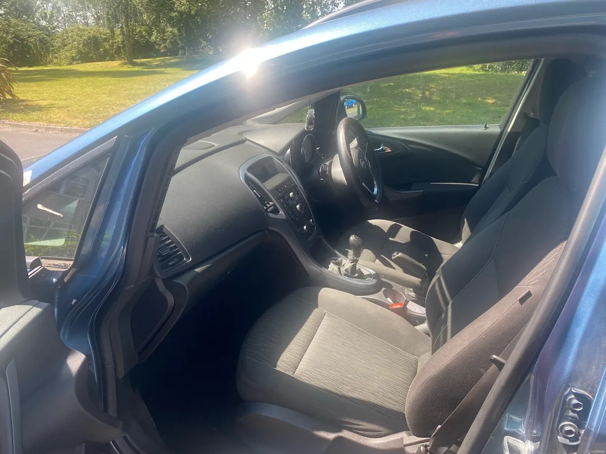 Car for sale - Image 2