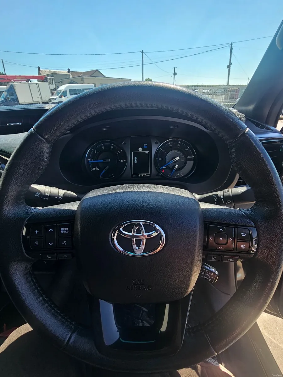 Toyota Hilux 2.8DAD Invincible X 201BHP - Image 5