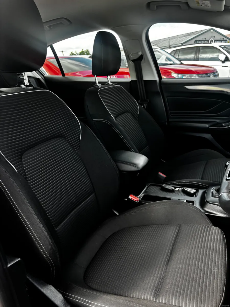 201 Ford Focus 1.5 Diesel Titanium - Image 2