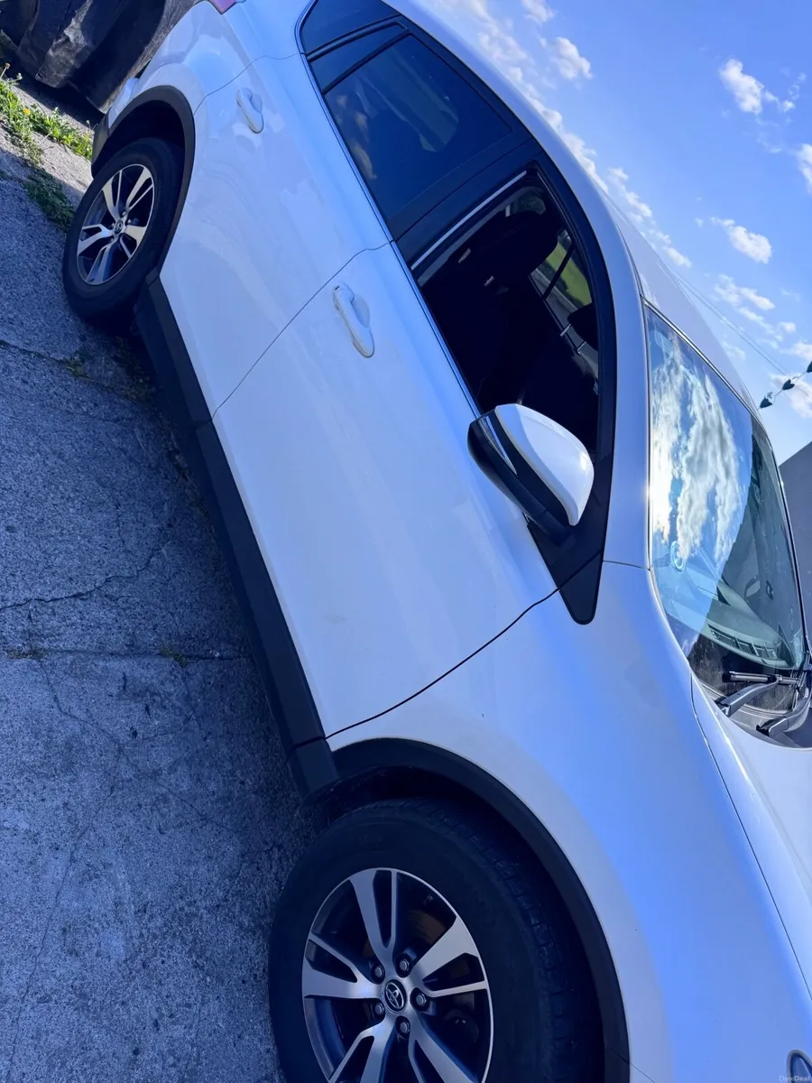 Toyota RAV4 2017 - Image 3