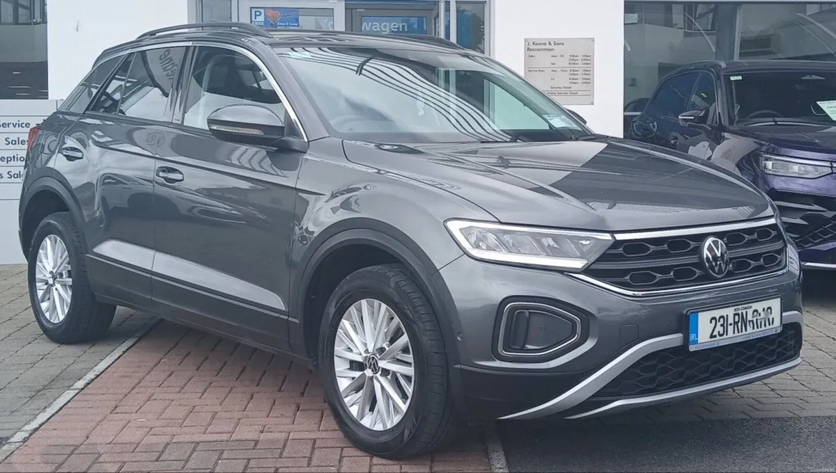 Volkswagen T-Roc Life 2.0 TDI 116HP **REAR VIEW CA - Image 1