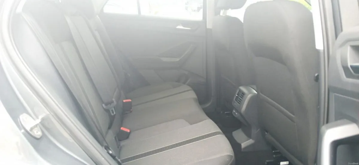 Volkswagen T-Roc Life 2.0 TDI 116HP **REAR VIEW CA - Image 6