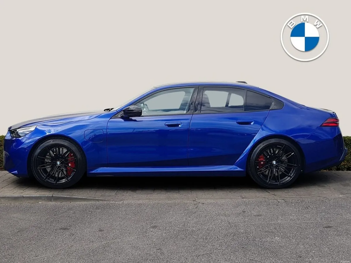BMW M5 Saloon - Image 4