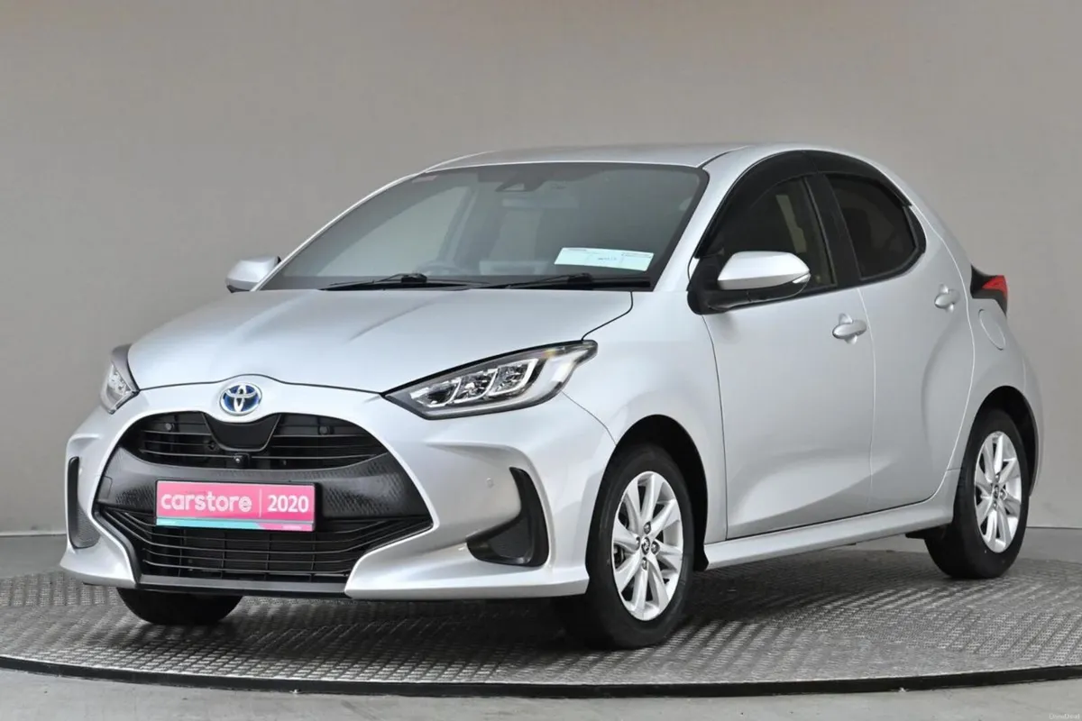 Toyota Yaris 1.5 PETROL HYBRID **360 PAN CAM**PARK - Image 3