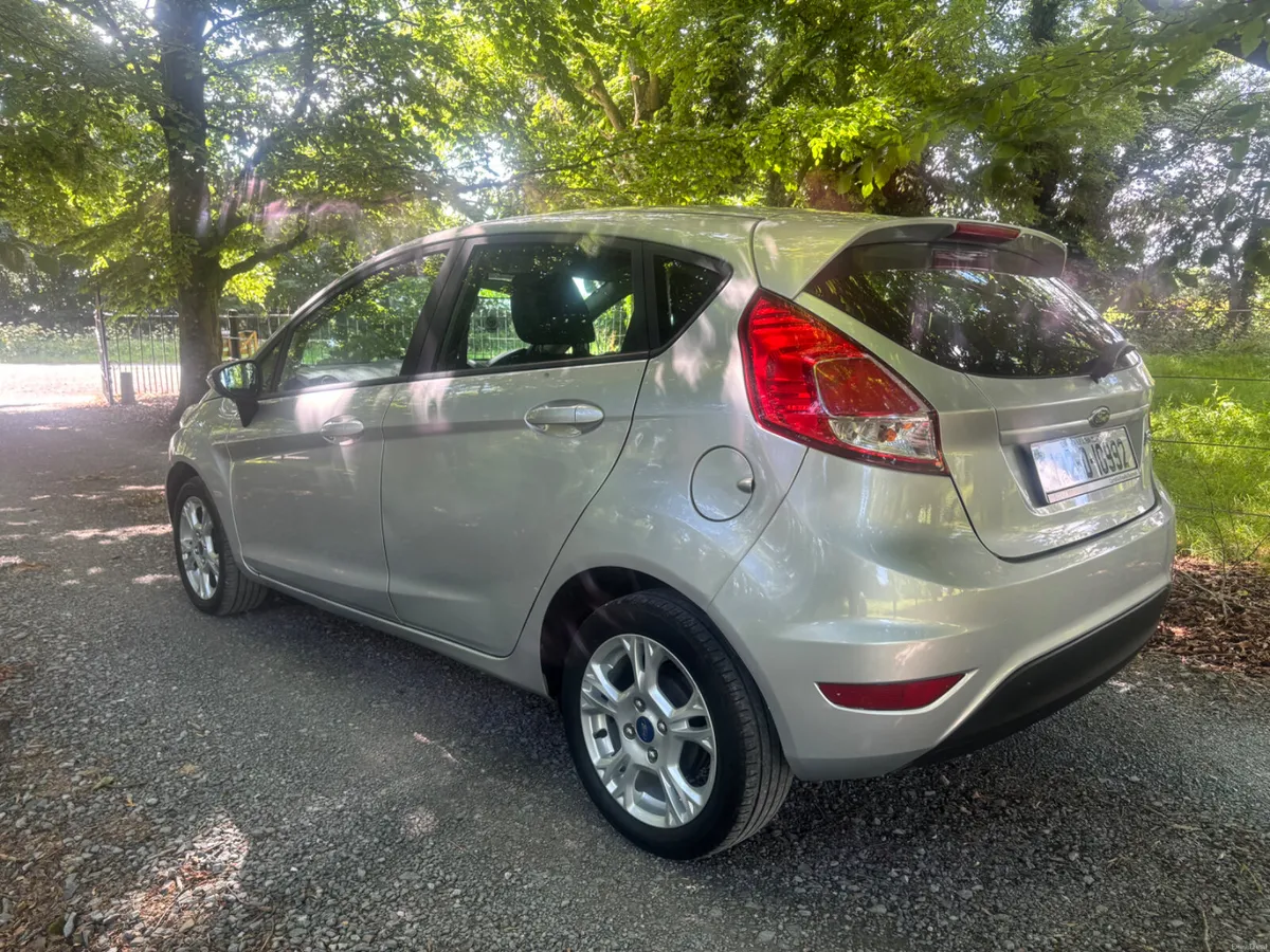 FORD FIESTA ZETEC 1.2  LOW KILOMETERS - Image 4