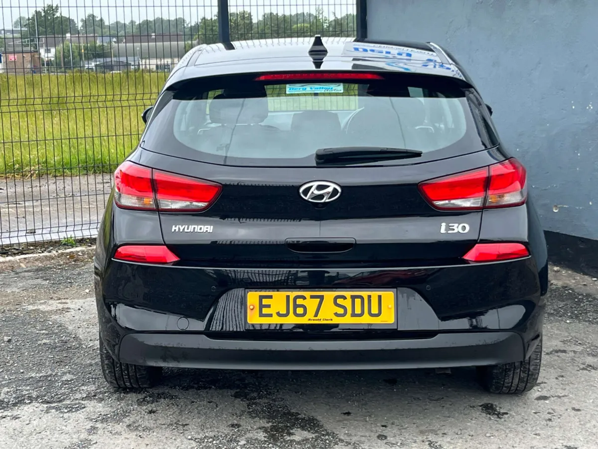 HYUNDAI I30 1.6 i30 SE Nav CRDi 5dr - Image 5