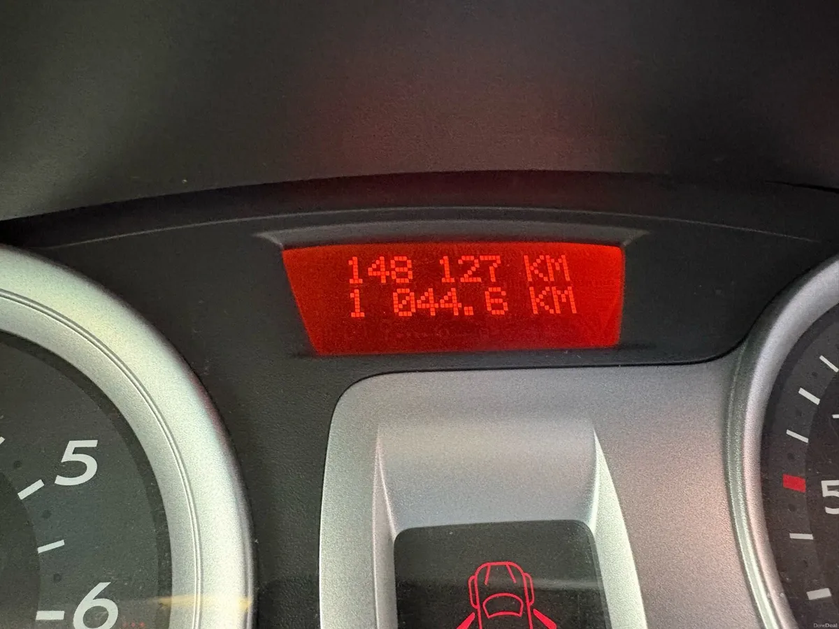 1.1L petrol Renault Clio - Image 3