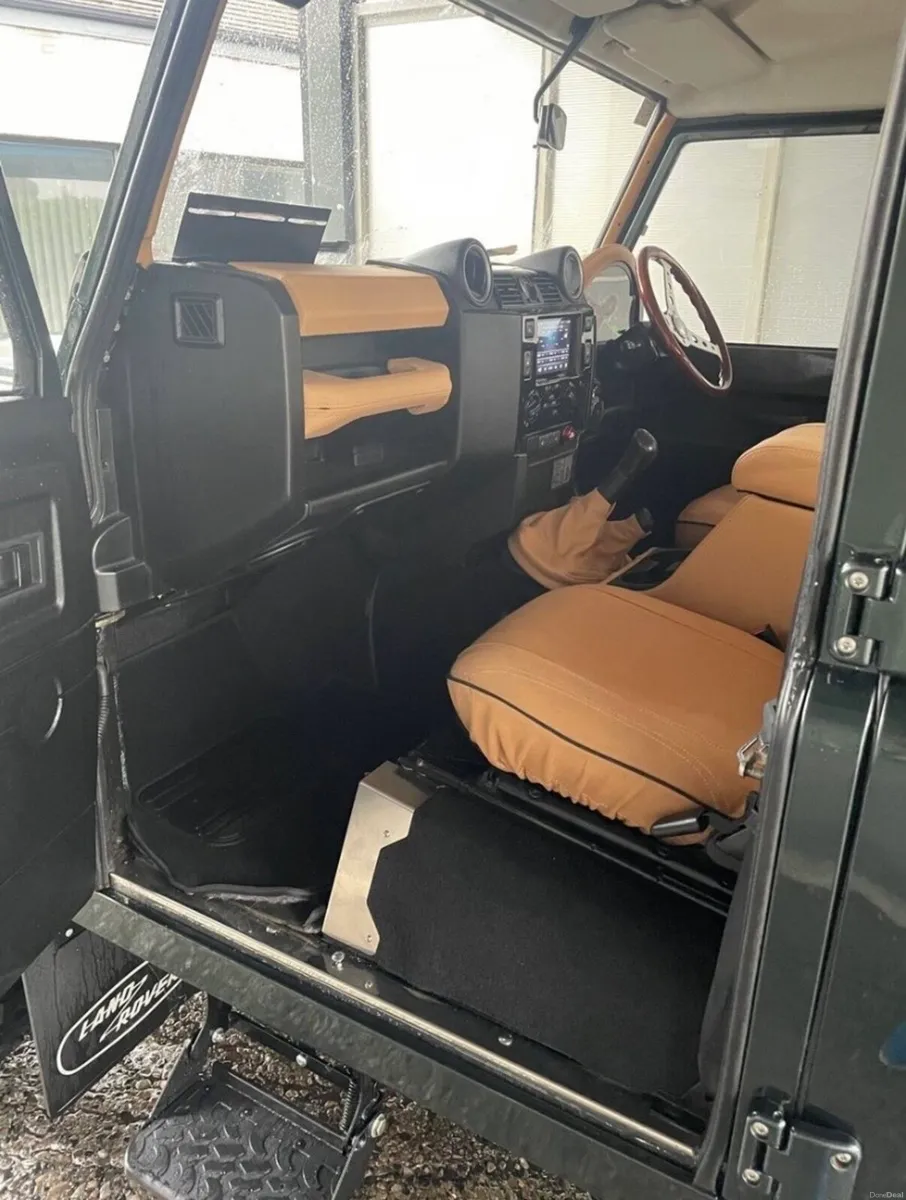 Land Rover Defender 110 - Image 6