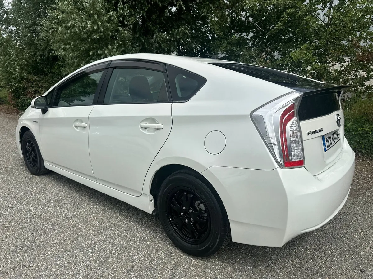 Toyota Prius - Image 4