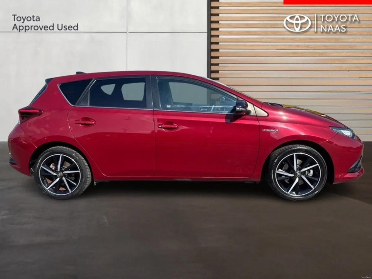 Toyota Auris HYBRID LUNA SPORT 4DR AUTO - Image 3