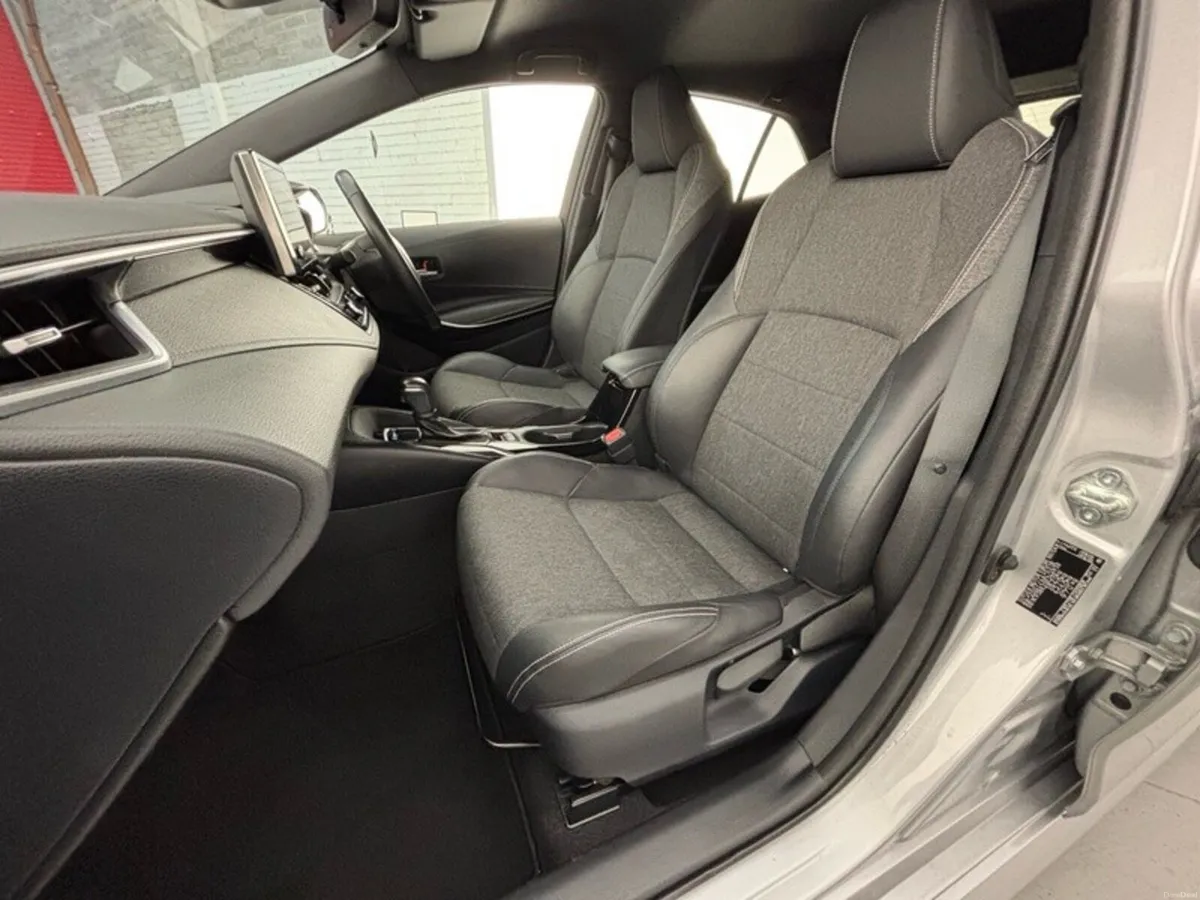 Toyota Corolla HYBRID L/SPORT HB - Image 6