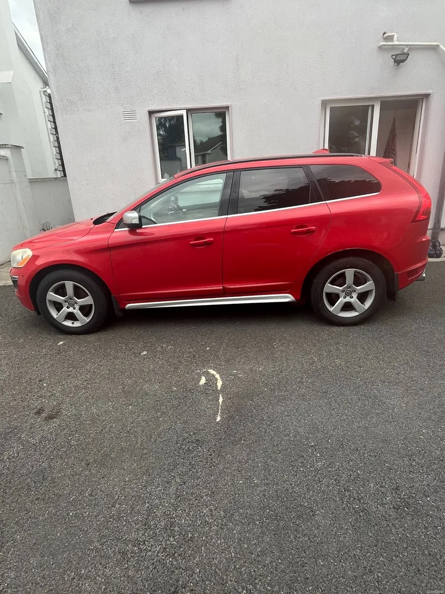 Volvo XC60 2011 - Image 2