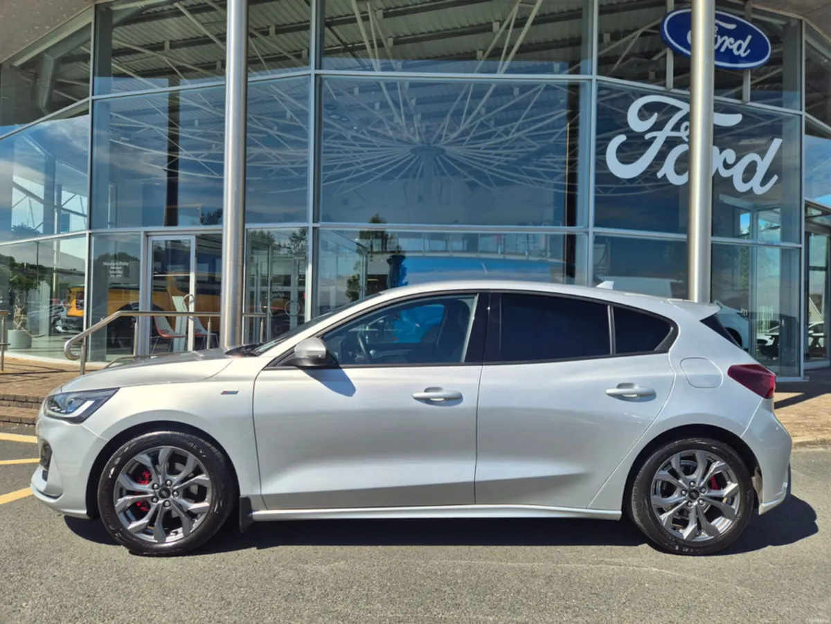 Ford Focus ST-LINE X 1.0T 125 M6 4DR - Image 2