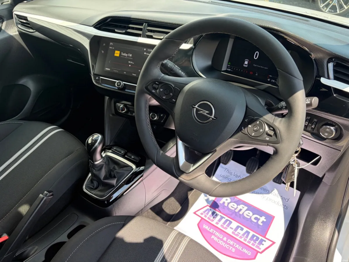 Opel Corsa SPORT 1.2 75PS-PET-5SP 4DR - Image 4