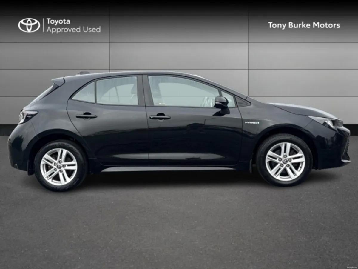 Toyota Corolla Hatchback 5dr Hybrid - Luna Edition - Image 3