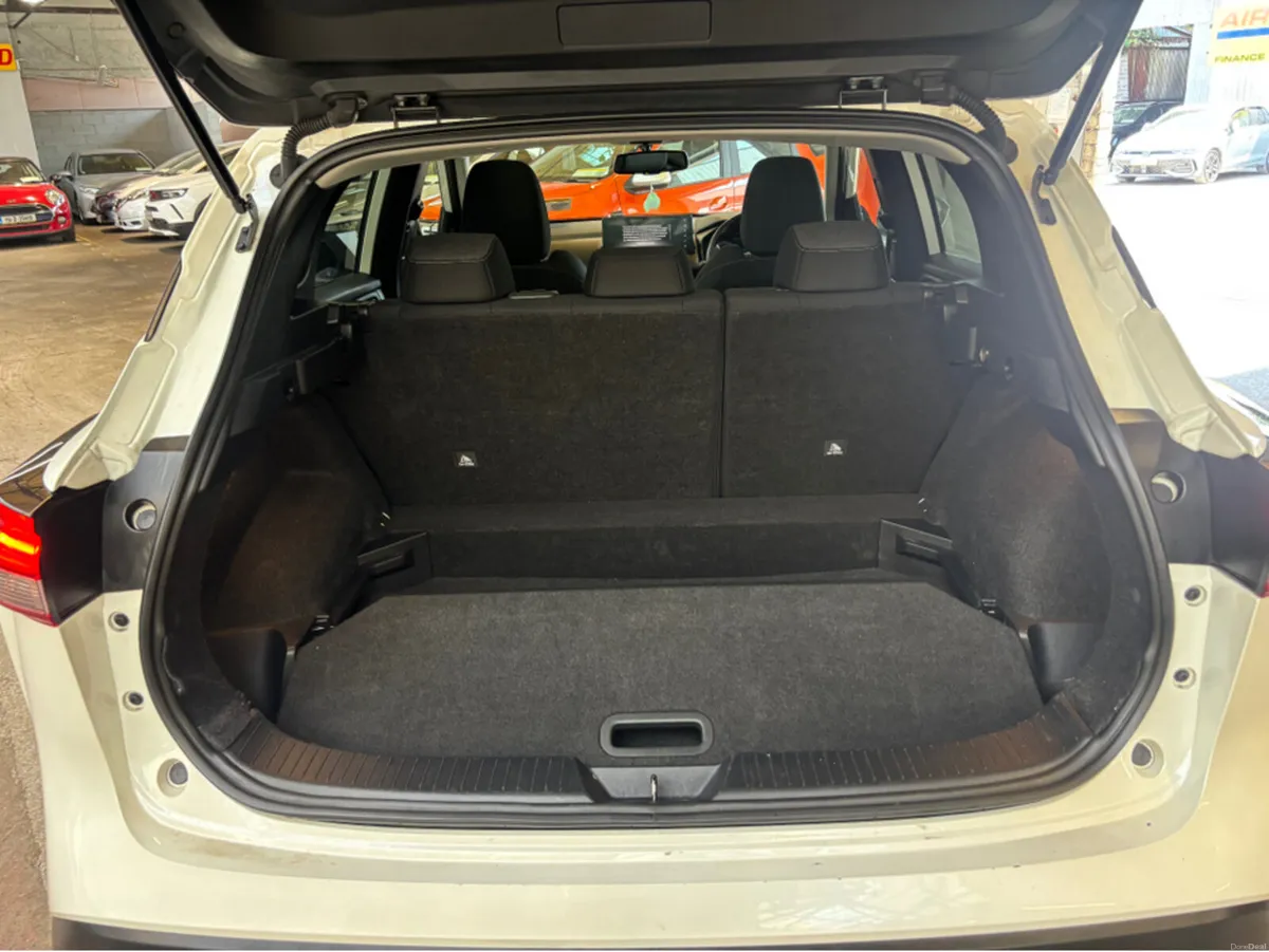 Nissan Qashqai QQ 1.3 HYB SV PREMIUM GR RR MY - Image 3