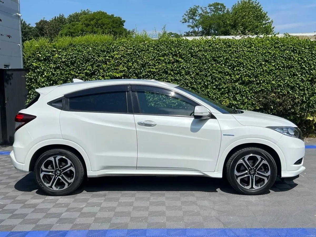 Honda Vezel 1.5 HYBRID AUTO // DIAMOND CUT ALLOYS - Image 2