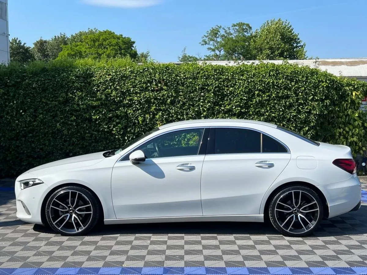 Mercedes-Benz A-Class A200d PREMIUM AUTO // FULL S - Image 3