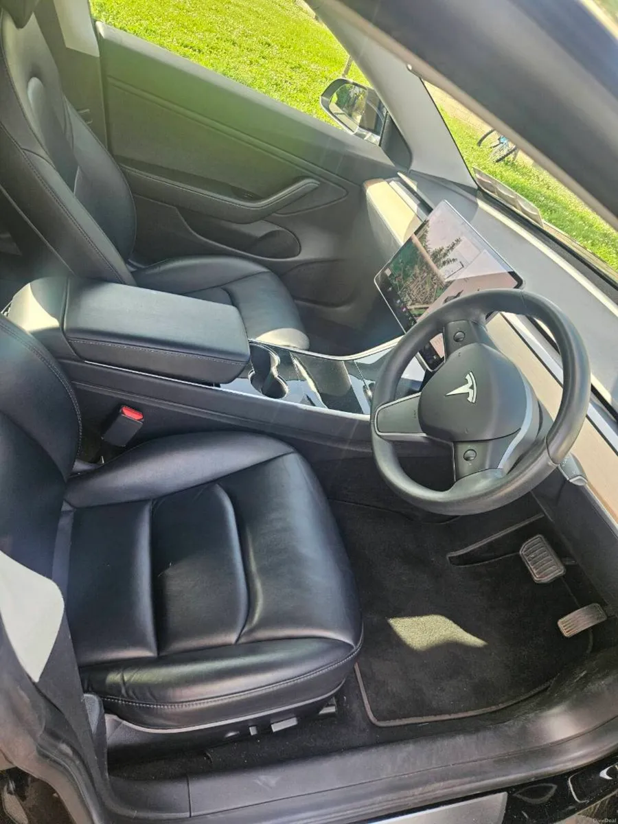 Tesla model 3 - Image 4