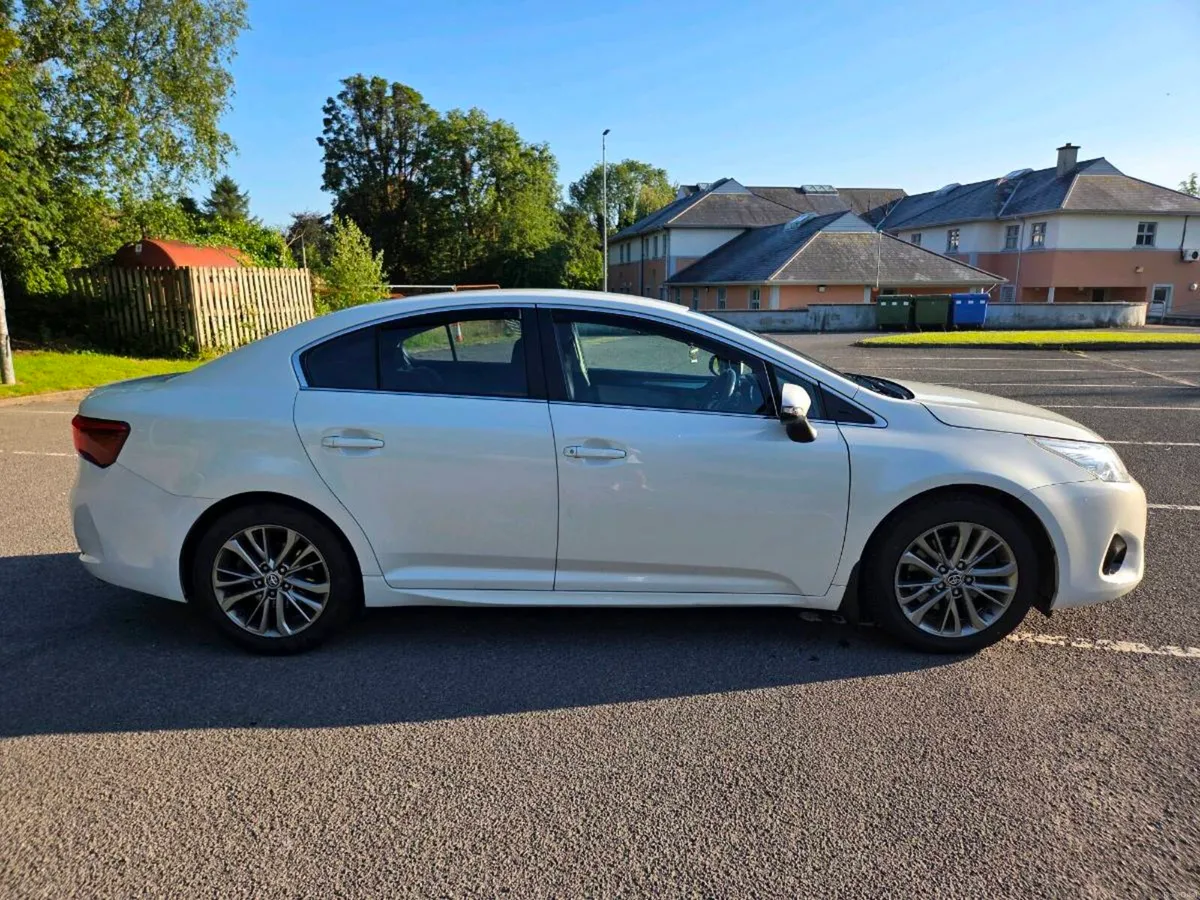 162 Toyota Avensis 2.0 D4D Business Edition - Image 2