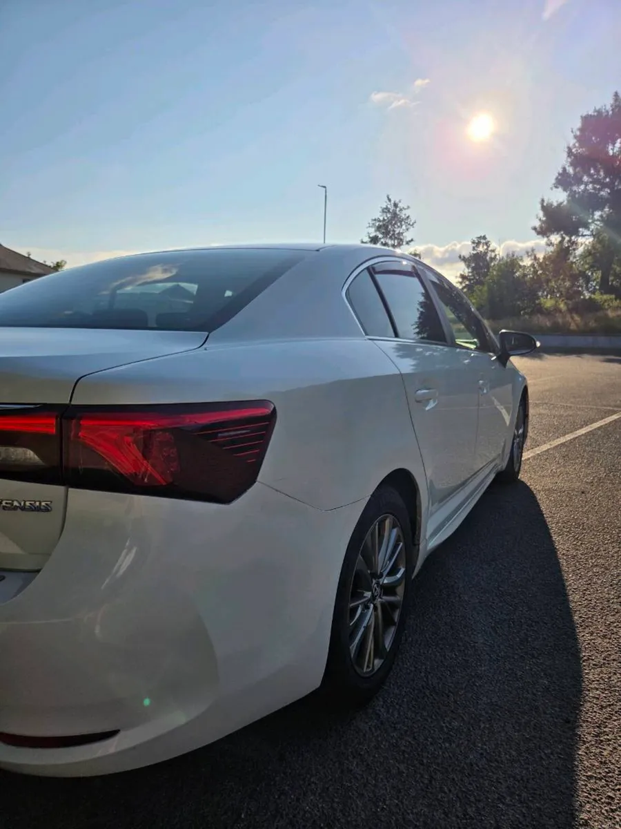 162 Toyota Avensis 2.0 D4D Business Edition - Image 3
