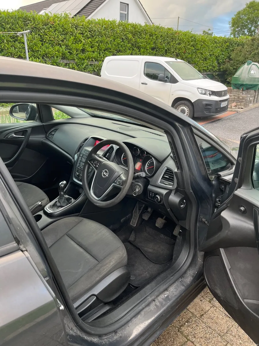 Opel Astra 2013 - Image 4