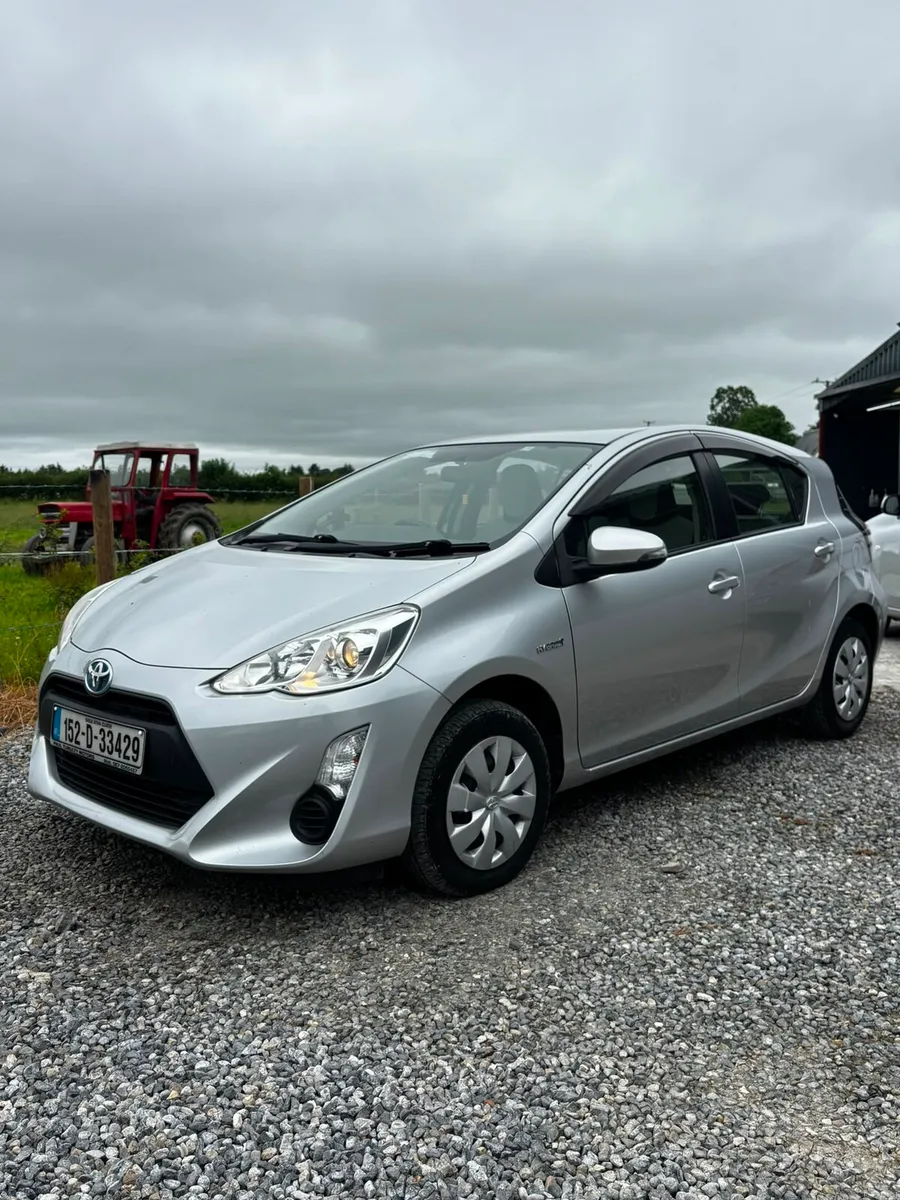 152 toyota Aqua automatic - Image 1