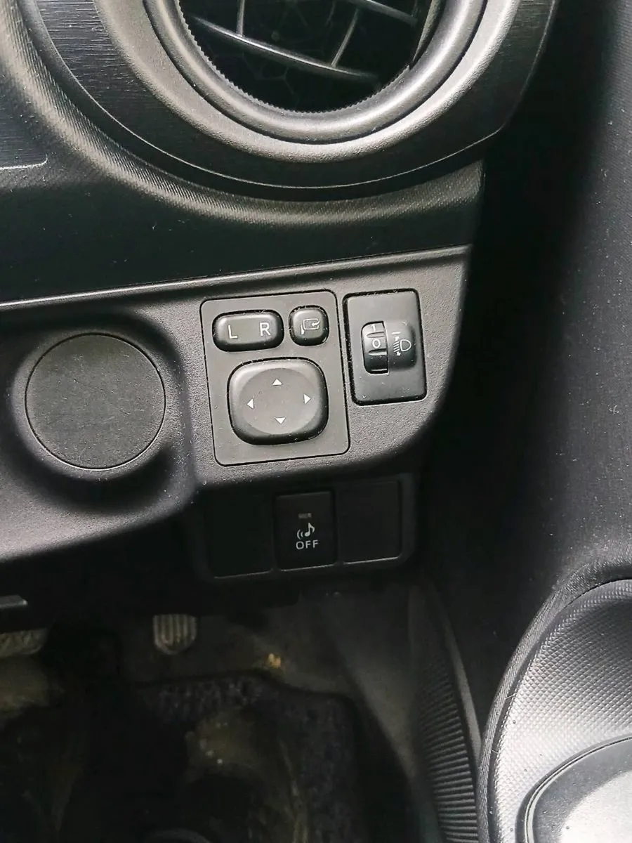 152 toyota Aqua automatic - Image 6