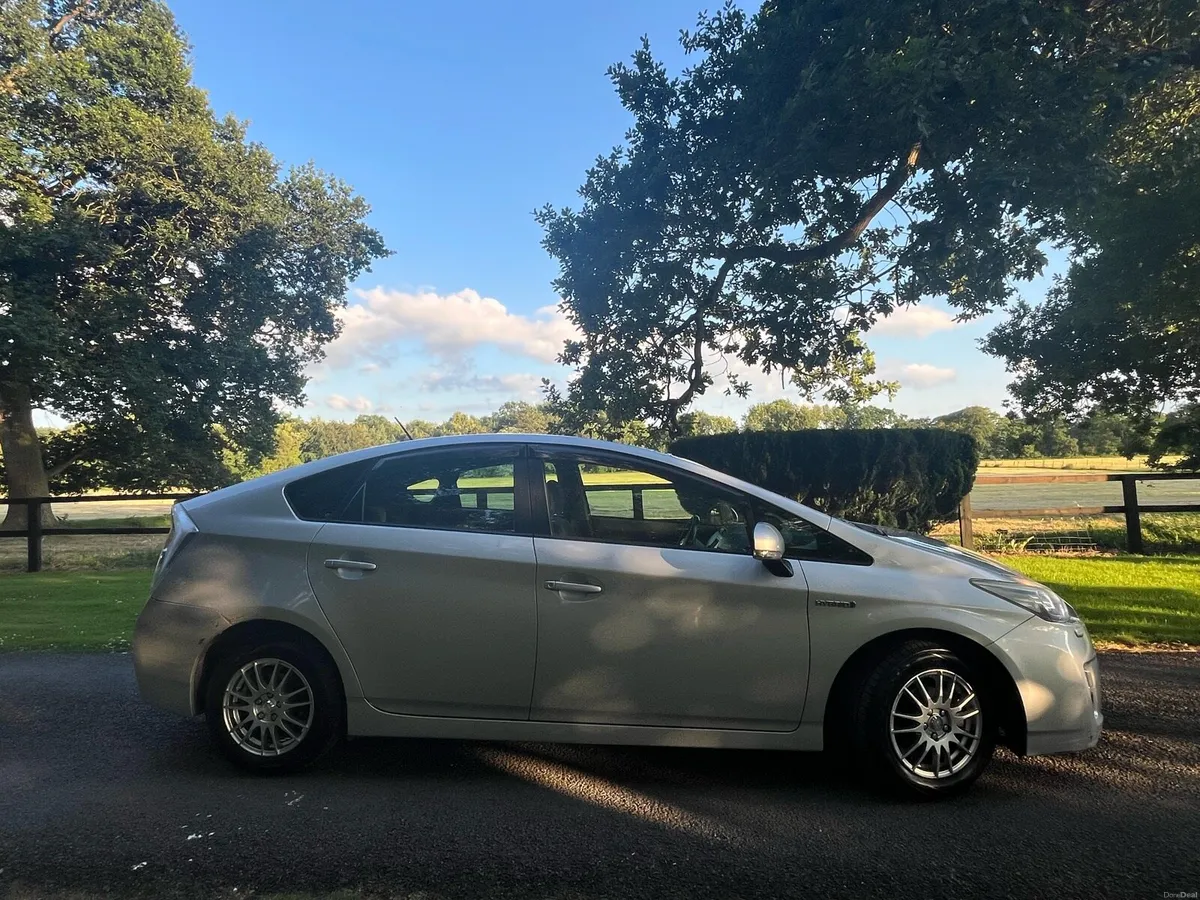 2011 TOYOTA PRIUS NEE NCT 07/27 TAX 02/27 - Image 2