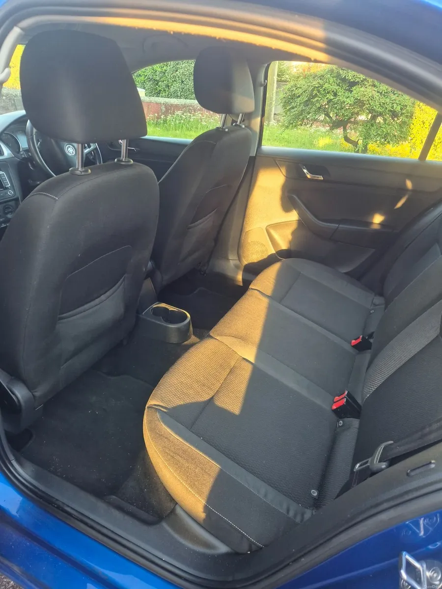 Skoda Rapid 2014 - Image 6