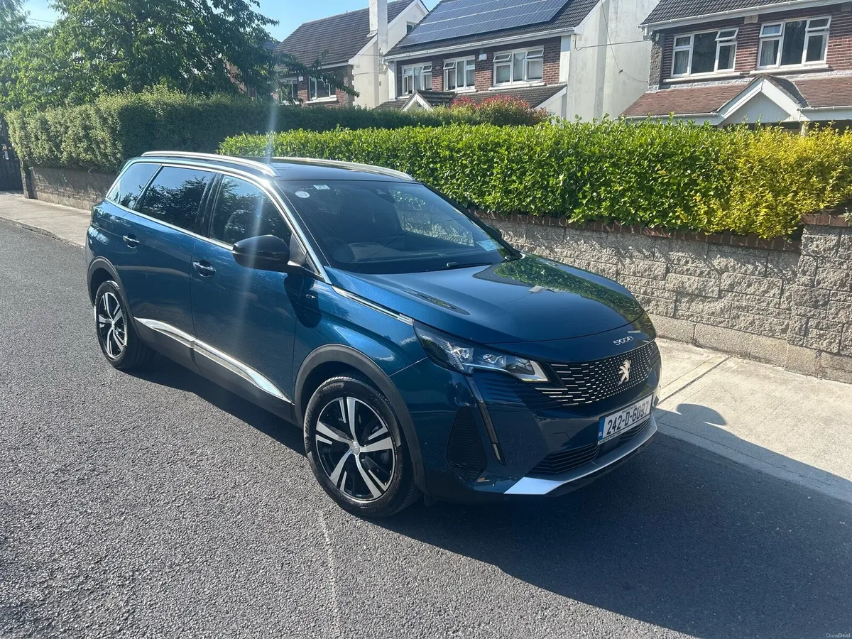 Peugeot 5008 SUV 2024 - Image 1