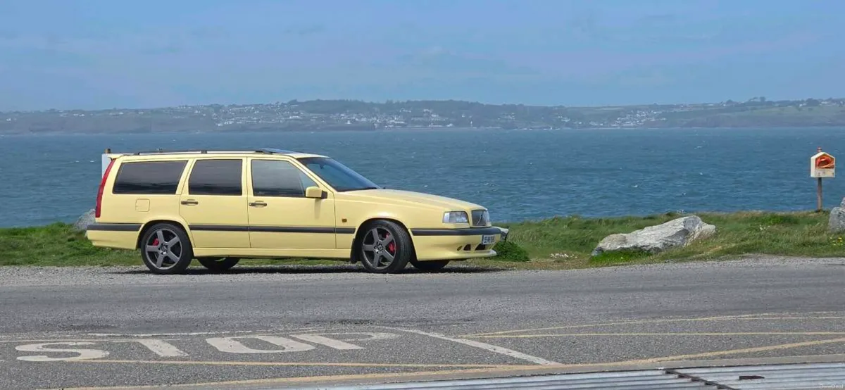 1995 Volvo 850 T-5R Estate Manual - Image 2