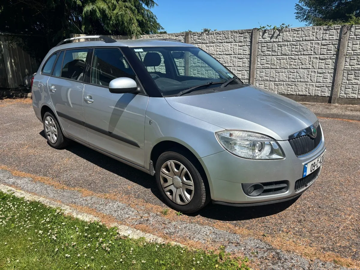 Low mileage  Skoda Fabia 2009 tax + nct - Image 2