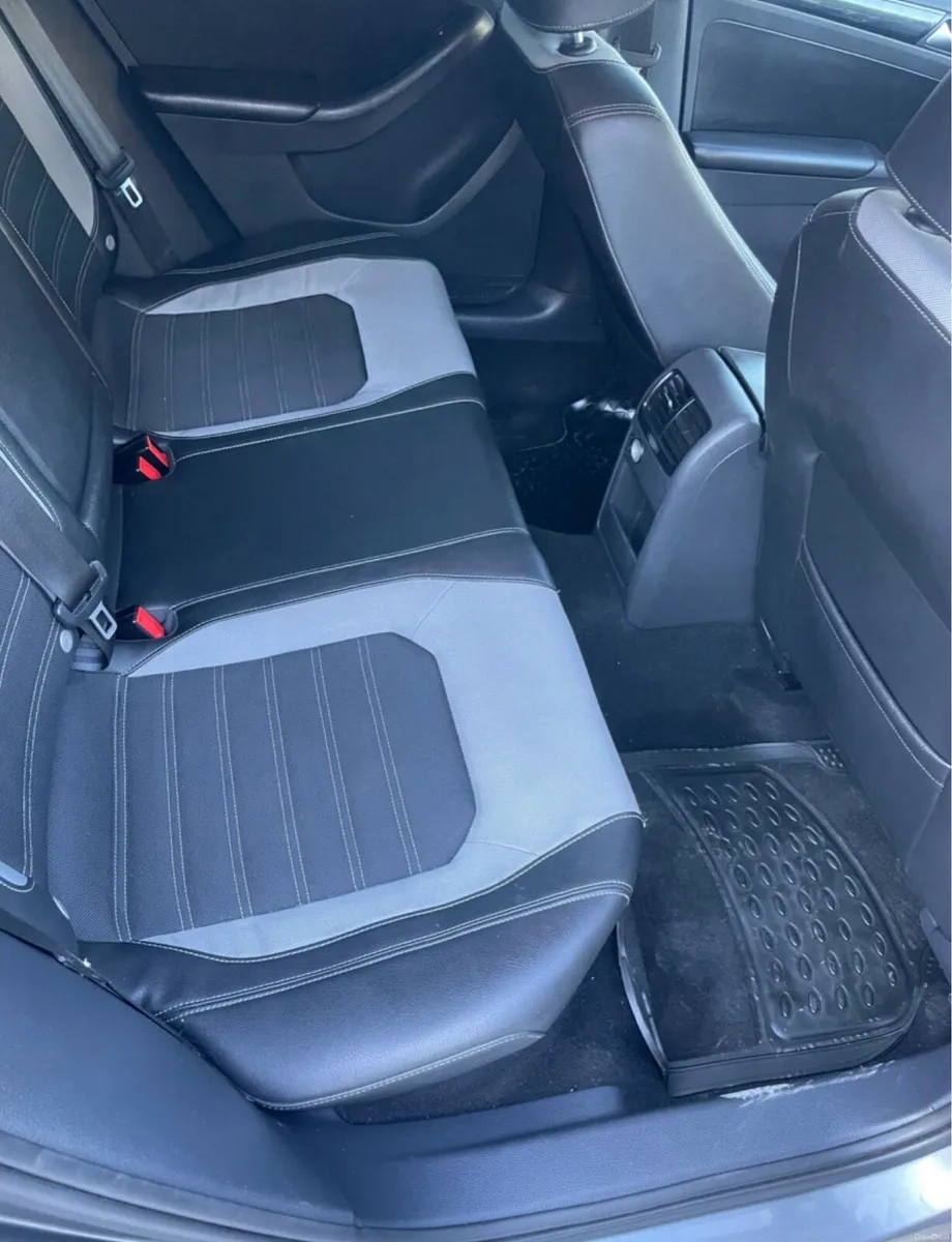 152 Volkswagen Jetta - Image 3