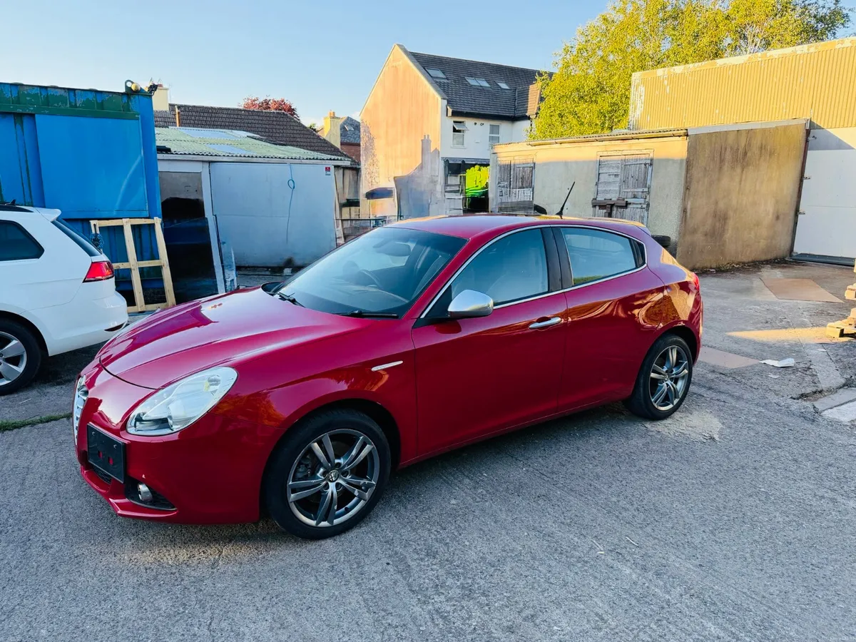 2015 Alfa Romeo Giulietta - AUTO - Image 2