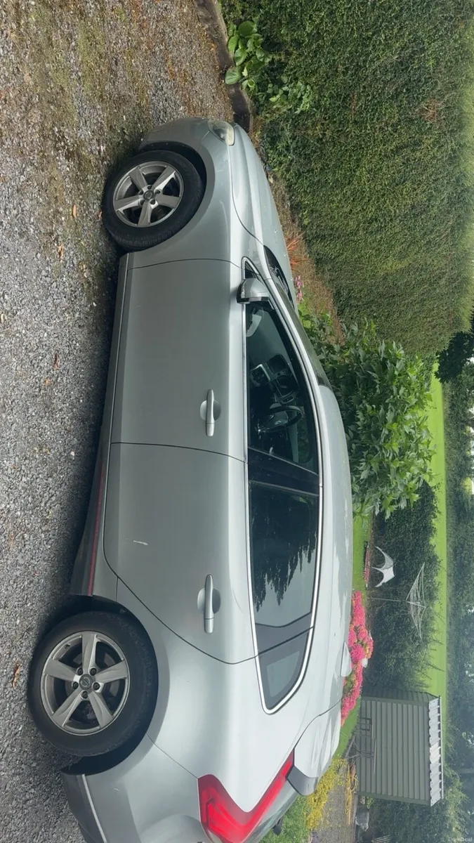 Volvo v40 - Image 2